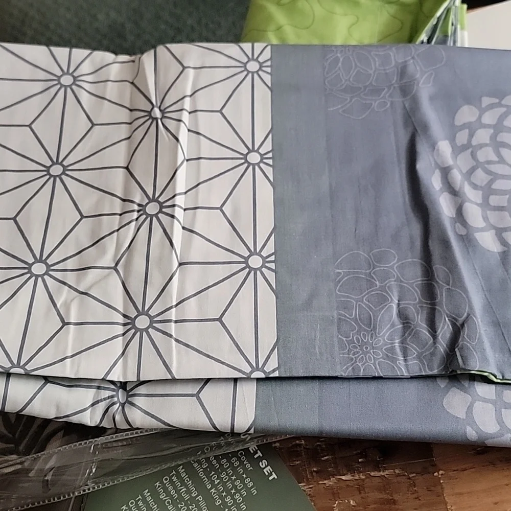 NWT Swanson Beddings Twin Duvet Cover Set- Duvet cover & sham- Reversible
